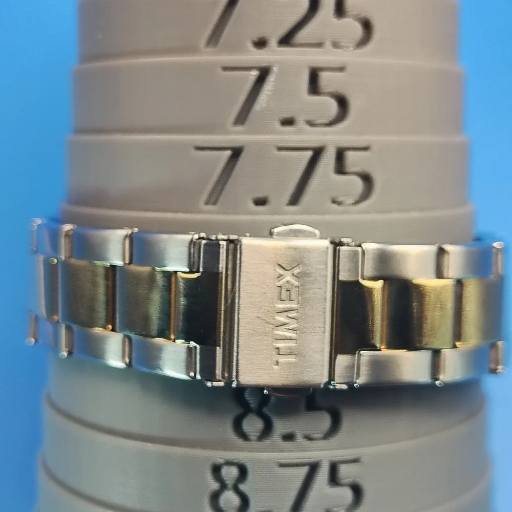 Vintage 2006 Timex 38mm Two‎ Tone Mens Quartz Watch Stainless Steel